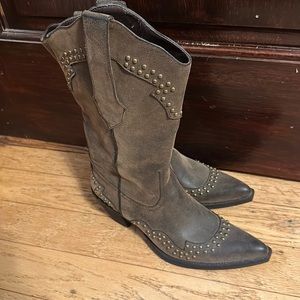 New without tags boots